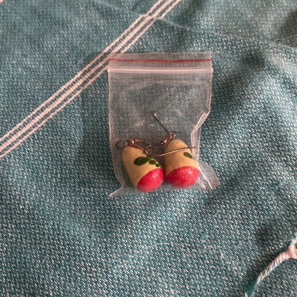 Matryoshka doll-like hanging earring - Picture 2 of 4